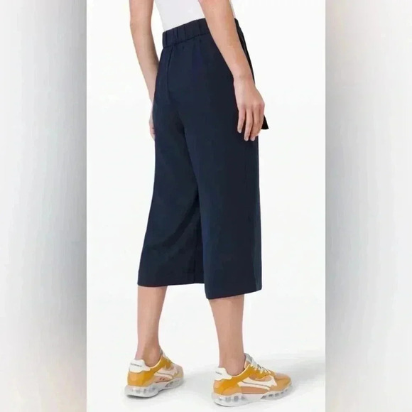Lululemon Noir Crop True Navy Pants Size 6 - Picture 4 of 6